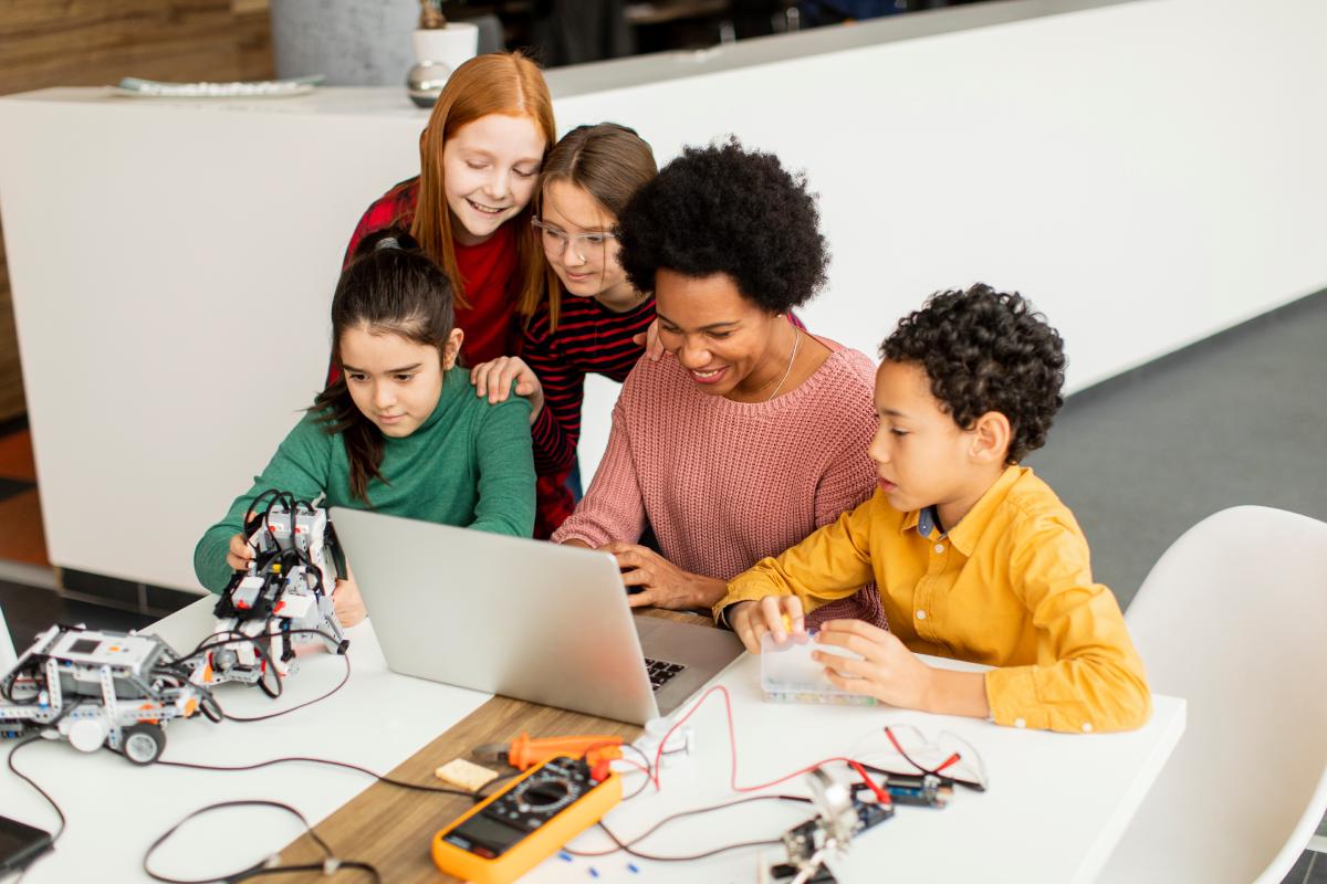 Inovação na Sala de Aula: O que é, Importância e Dicas - FIA