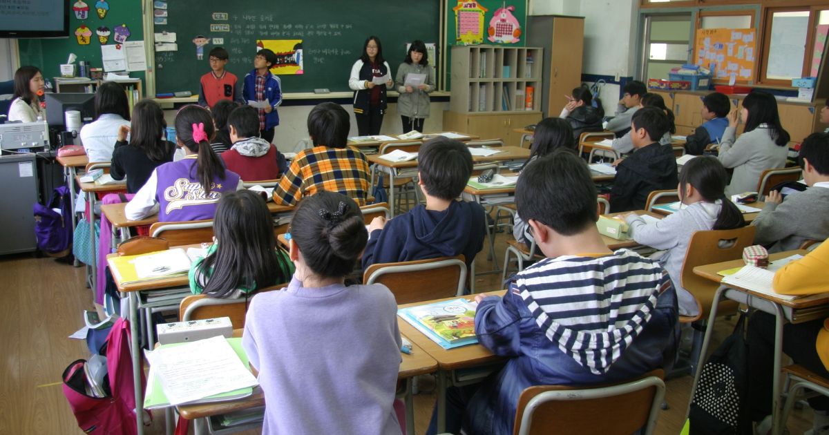 Interdisciplinaridade na escola: estratégias para aplicar com eficiência